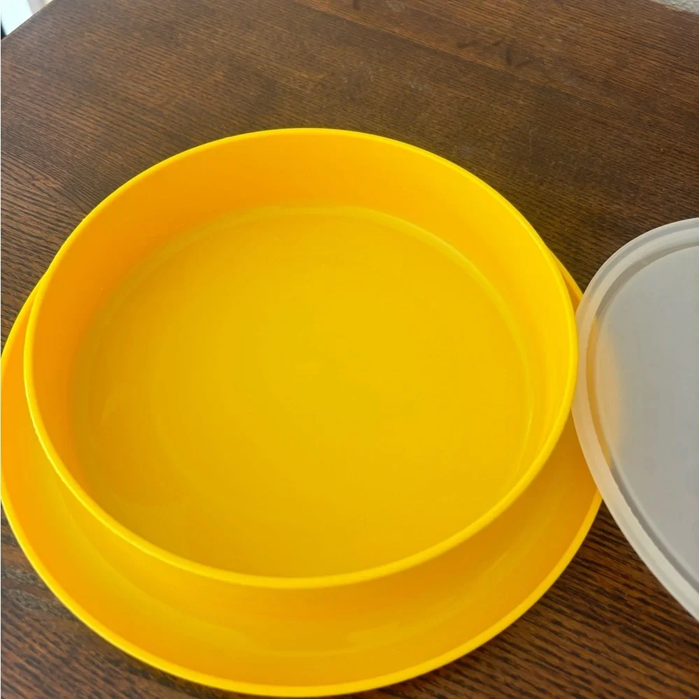 Vintage Tupperware Sunshine Yellow Childs plate Bowl with Lid - Picture 3 of 6
